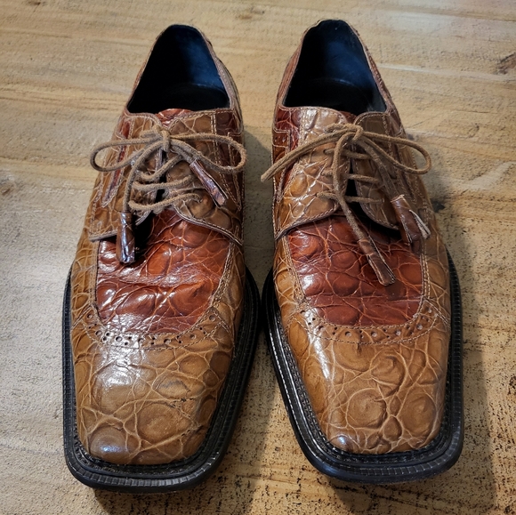 Giorgio Brutini Brown Oxfords with Embossed Leather and Square Toe